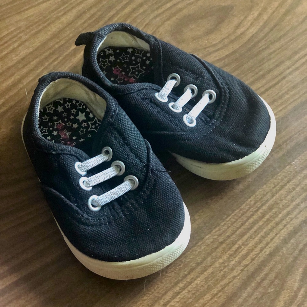 3/20⭐️ Garanimals sneakers